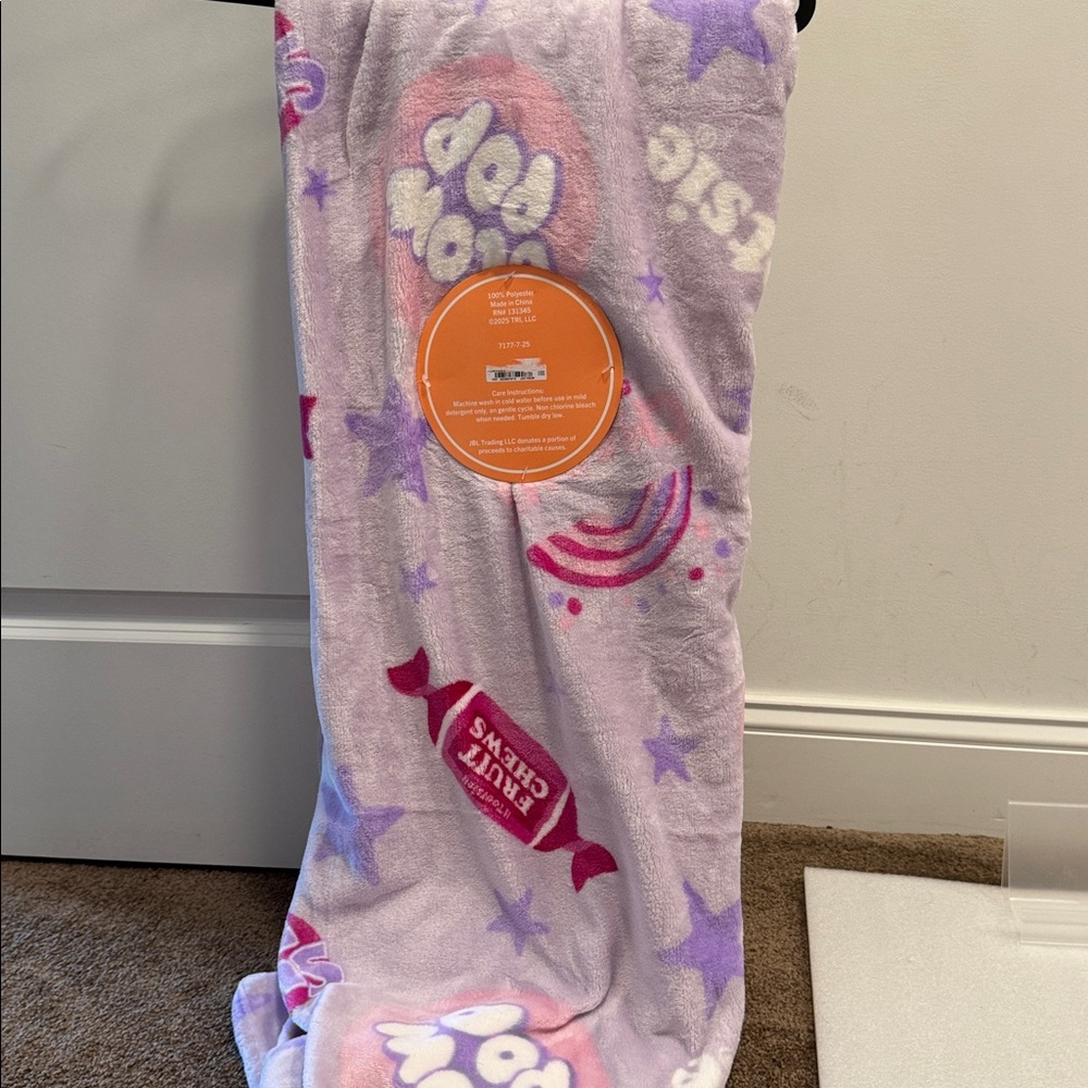 Blow Pop charms Oversized Plush Throw Blanket lollipops candy NWT 60” x 70” - Picture 4 of 4